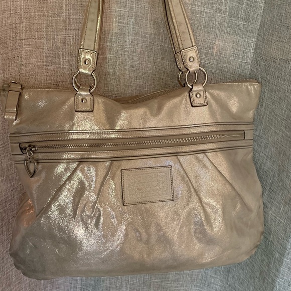 Coach Handbags - 🔥1-HOUR SALE. COACH Handbag